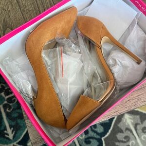 QUINNY ASYMMETRICAL STILETTO PUMP